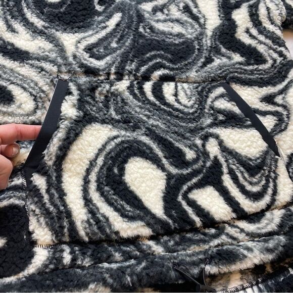 SO Black and White Swirl Design Fleecy1/4 Zip Pullover Size Medium - Picture 7 of 11